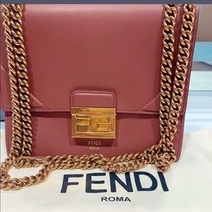 FENDI SMALL KAN U LEATHER SHOULDER BAG – BROWN
